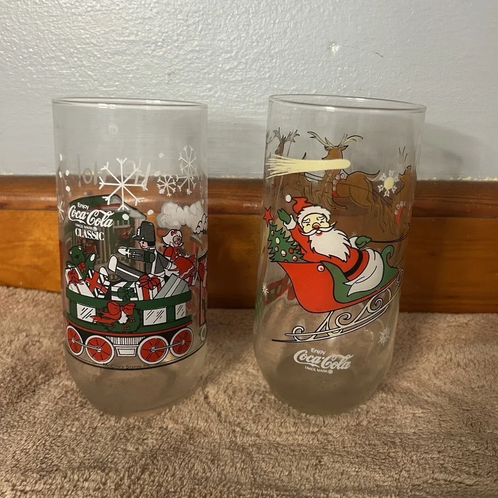 2 Vintage 1984 McCrory Stores Inc. Coca-Cola Santa Claus‎ Glasses Christmas Cups